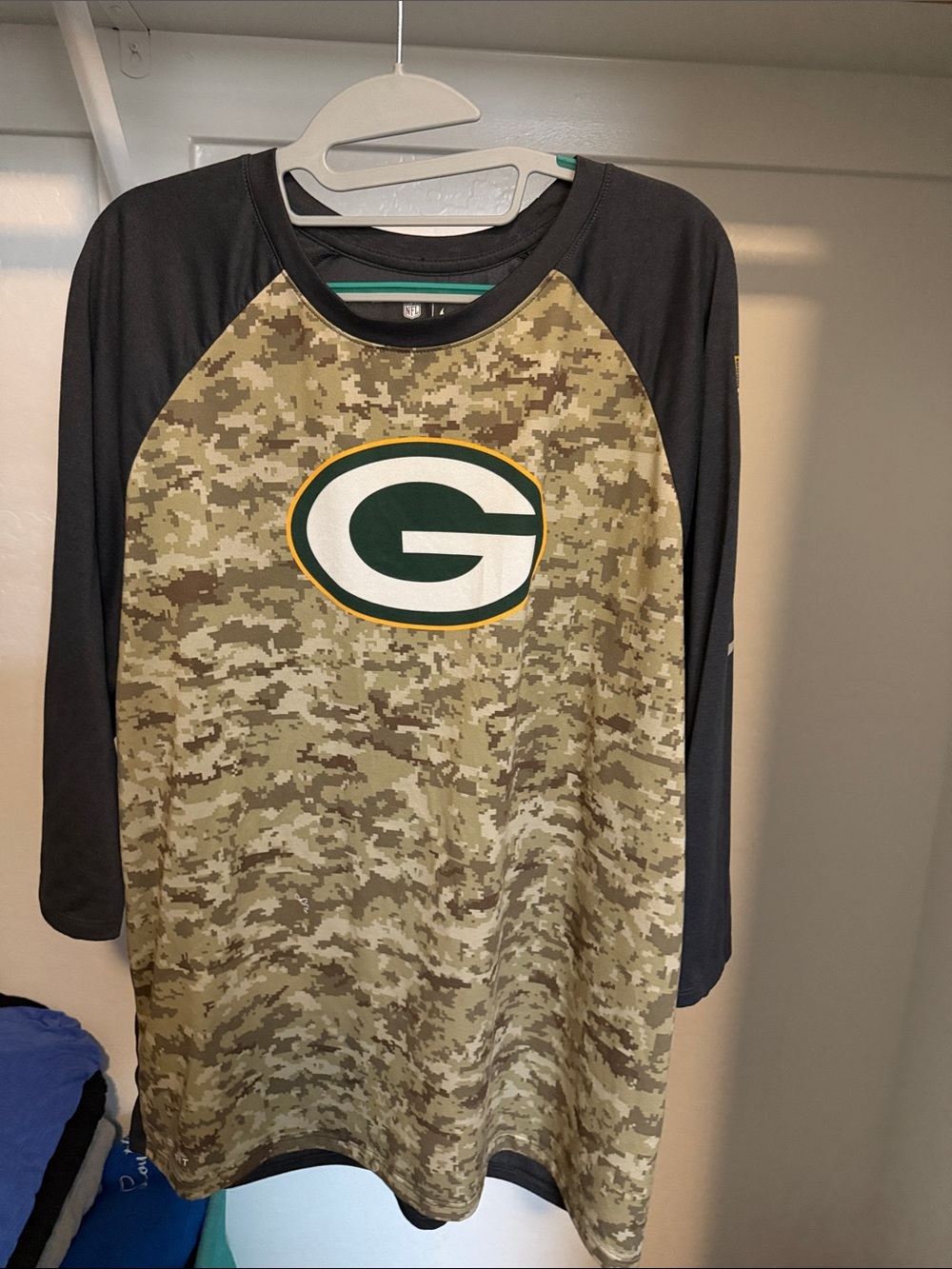 Nike Camo Raglan Long-Sleeve Shirt - Green/Black/Gold